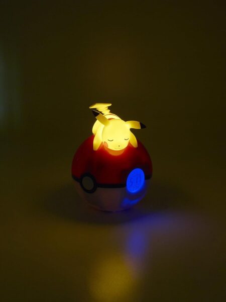 Pokémon-Ball-Wecker-Radiowecker-Pikachu-Beleuchtung-1