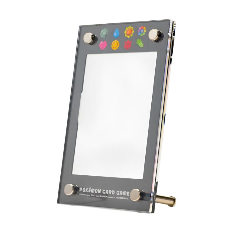 Pokémon-Card-Game-Display-Frame-Kartenständer-Gym-Badges-Red-Green-Pokémon-Center-Japan-TCG-März-2025