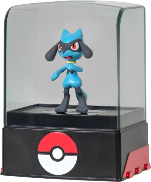 Pokémon-Figur-Riolu-mit-Vitrine