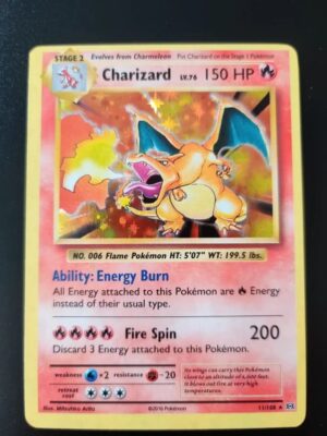 Eine off centered Charizard Pokemon Karte aus dem Set XY Evolutions mit der Nummer 11