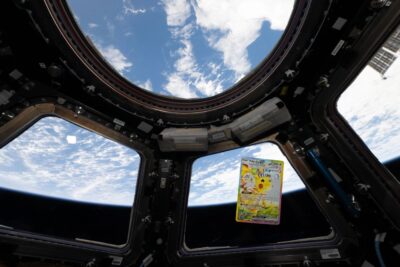 Pokémon-Karten-Weltall-Space-ESA-Pikachu-ex