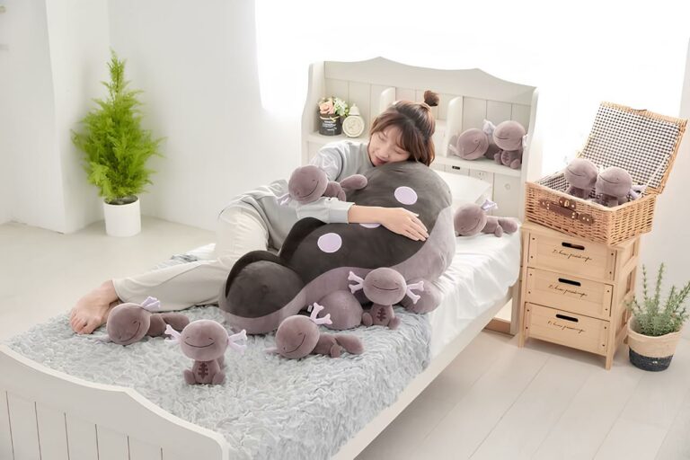 Pokémon-Merchandise-Paldea-Felino-Suelord-Kuscheltiere-Plüschtiere-4